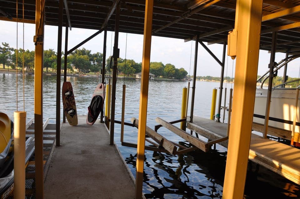 Wake boat bay for your use
