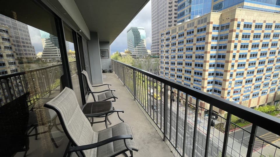 9th floor City Views