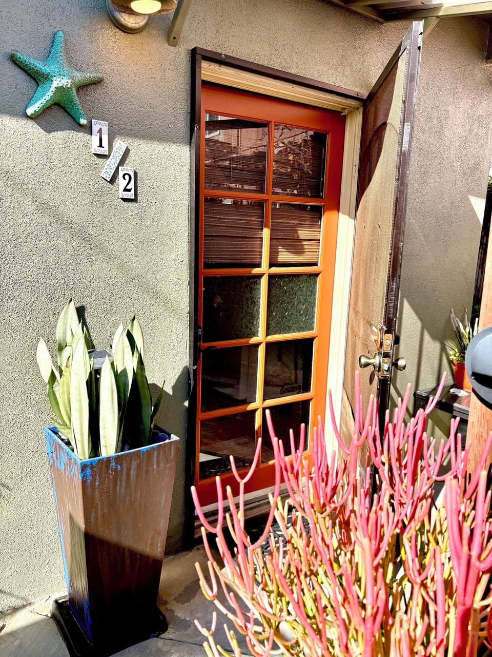 Entrance to Starfish Cottage and the ocean is just steps away.