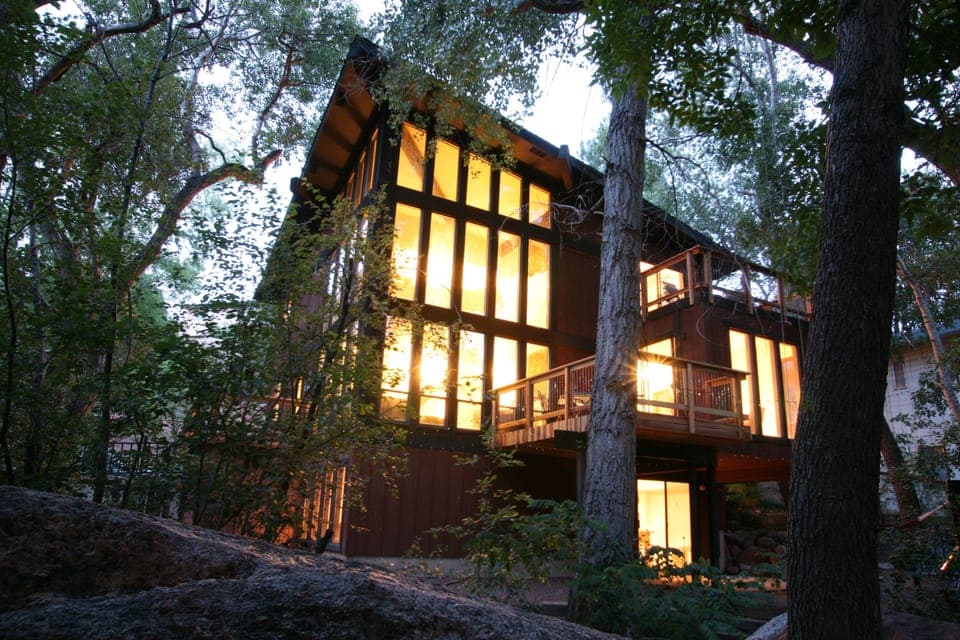 Manitou Steam Side Retreat: Wildlife, stream, tree canopy, relaxing setting
