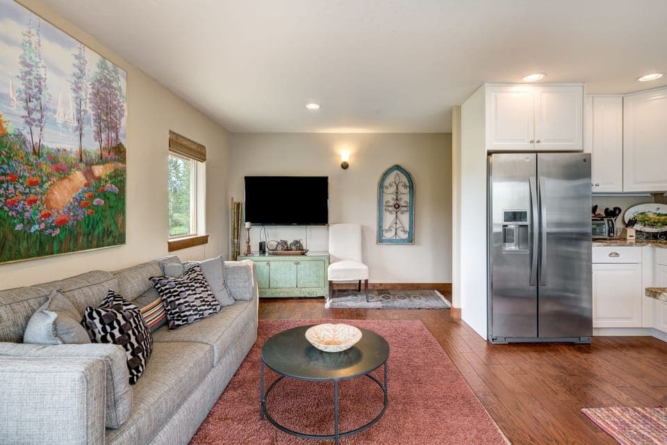 Living area (upstairs)