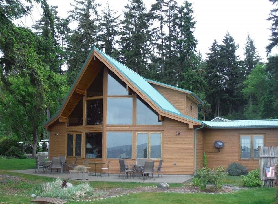 The "prow" of this house points to the Sea.