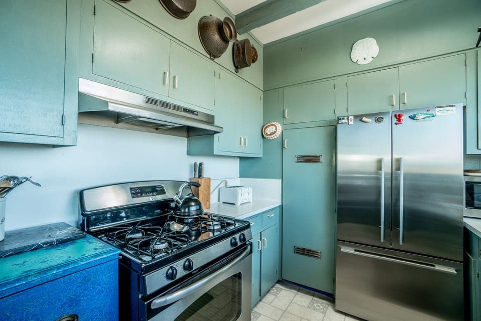 Kitchen--gas stove