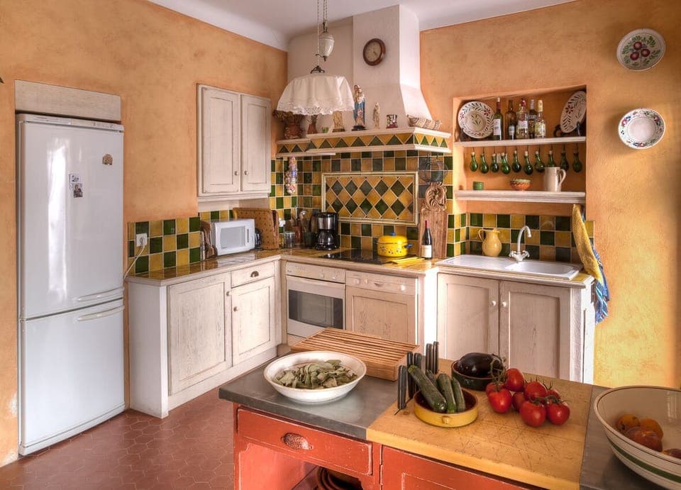 The veranda is just off a kitchen with inside dining area:  cook with a view