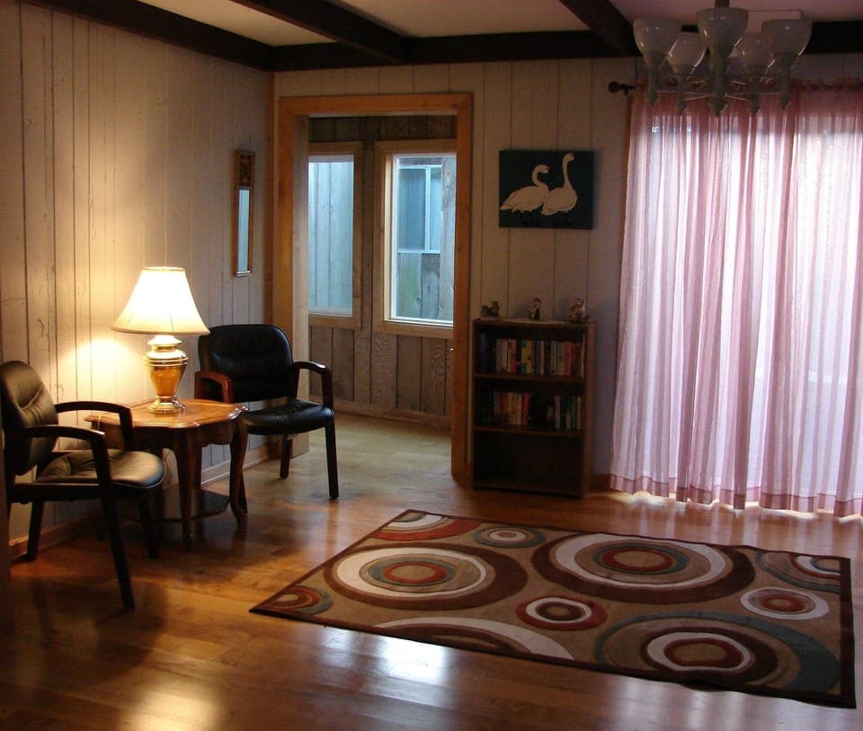 sitting room or reading room