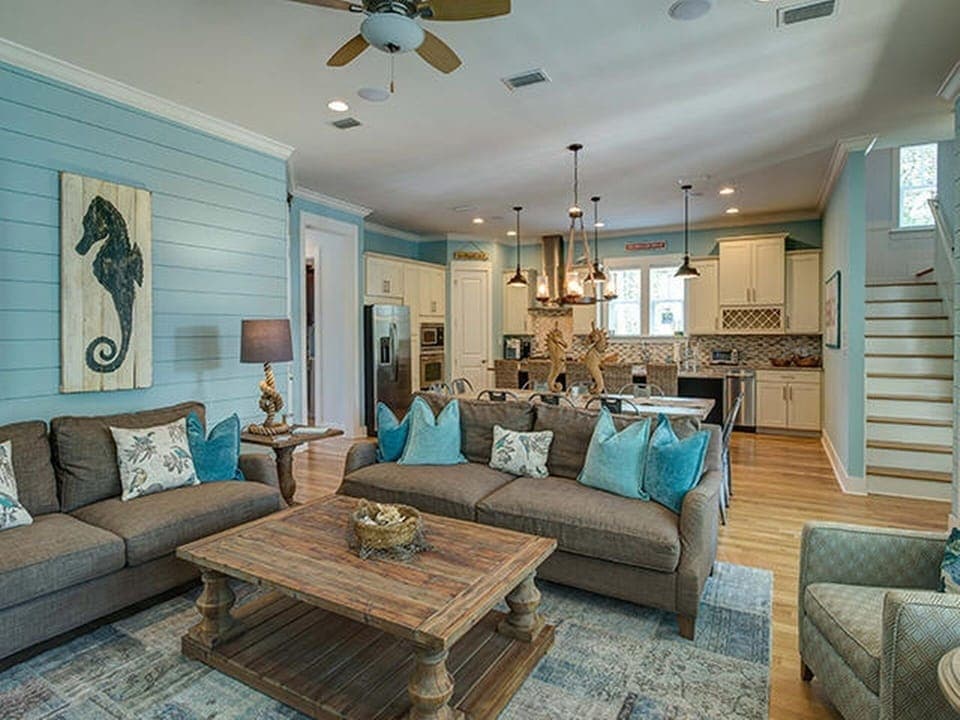 Lots of room to spread out, relax, & entertain family & friends.