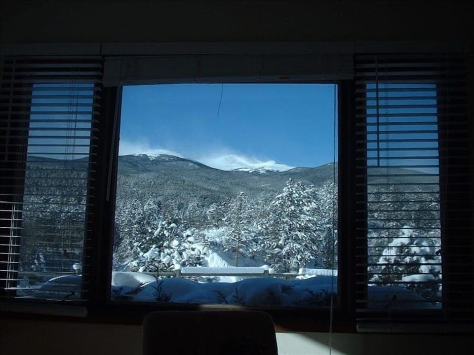 Unobstructed views of multiple 14,000 foot peaks out your window