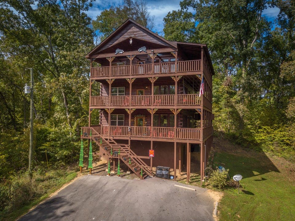 Pigeon Forge Cabin "Antler Run"