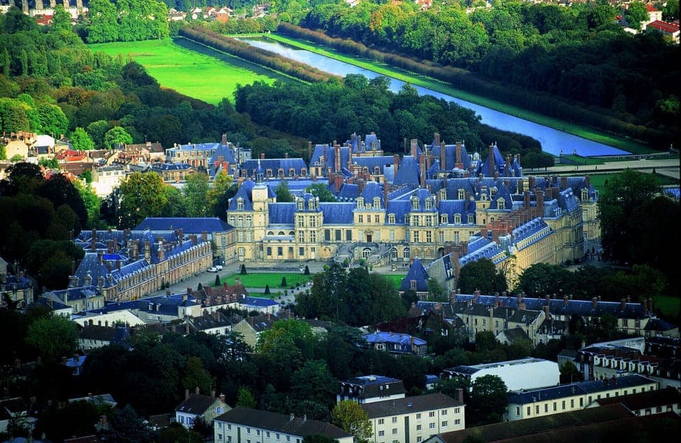 Chateau de Fontainebleau à 45 kms - Fontainebleau, 30 miles away