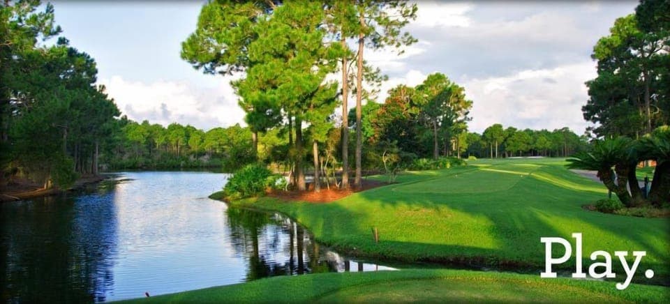 Ten minutes to the greens of Hombre' or Greg Norman's Shark Tooth Courses!