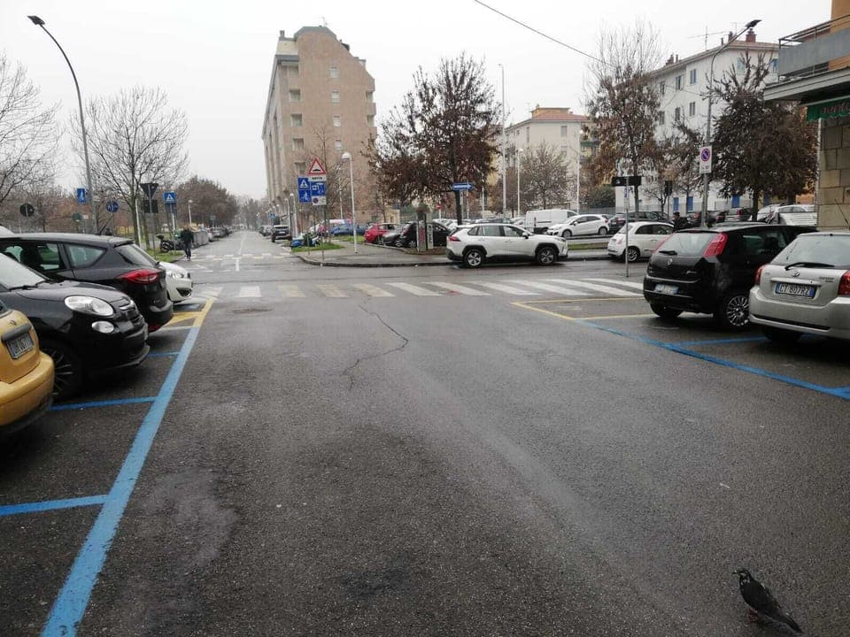 Many parking spaces outside the building,it costs 1.80euros per hour or7.50daily