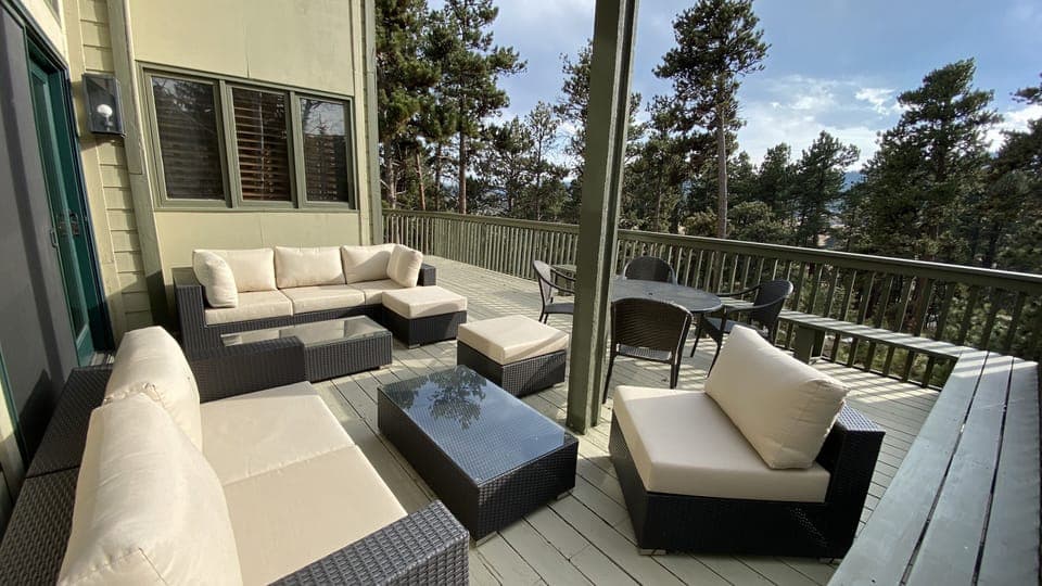 Upper deck