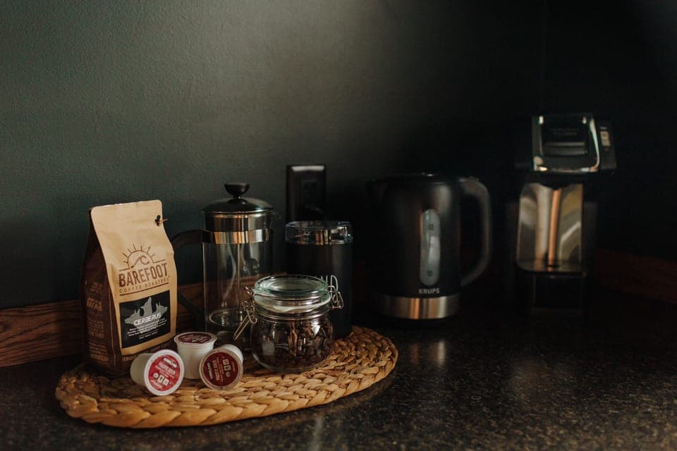 Coffee bar w/fresh beans & flavored syrups