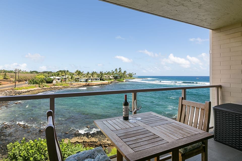 Dine on your lanai.