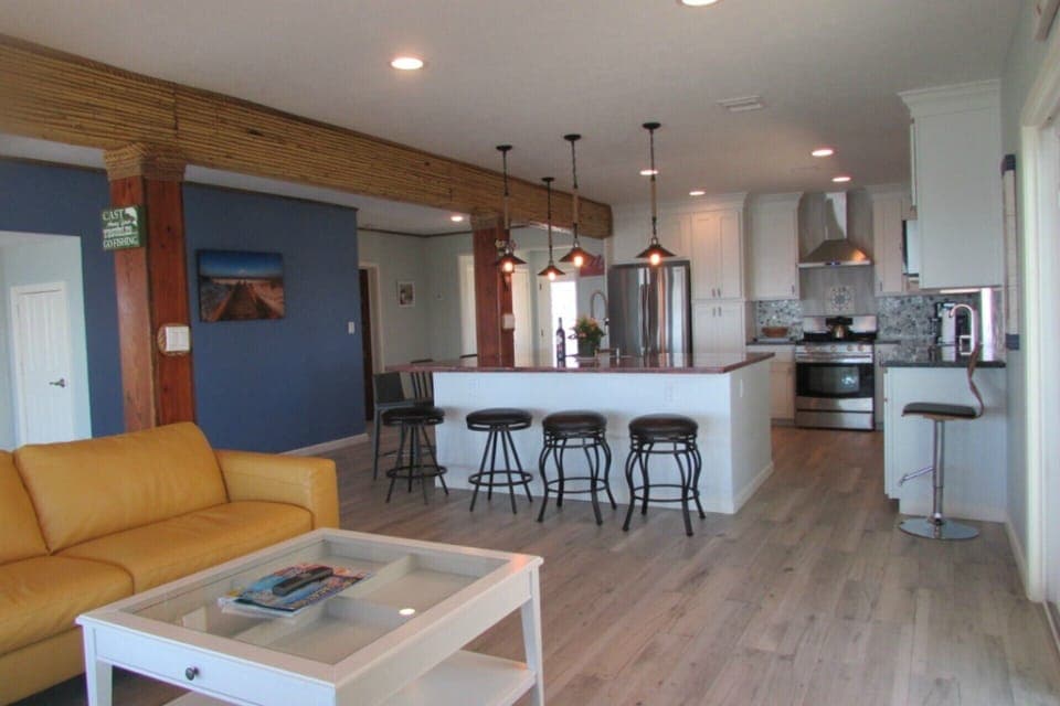 Livingroom & Kitchen area