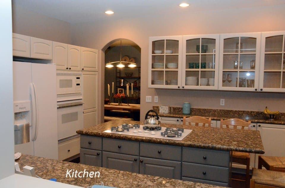 Gourmet Kitchen (breakfast nook shown in later picture)