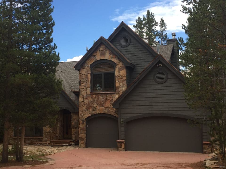 Welcome to our Peaceful Mountain Cabin!