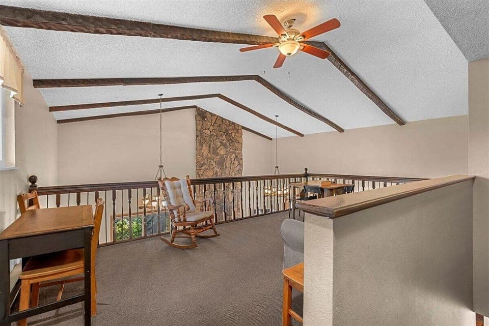 Upstairs loft area.