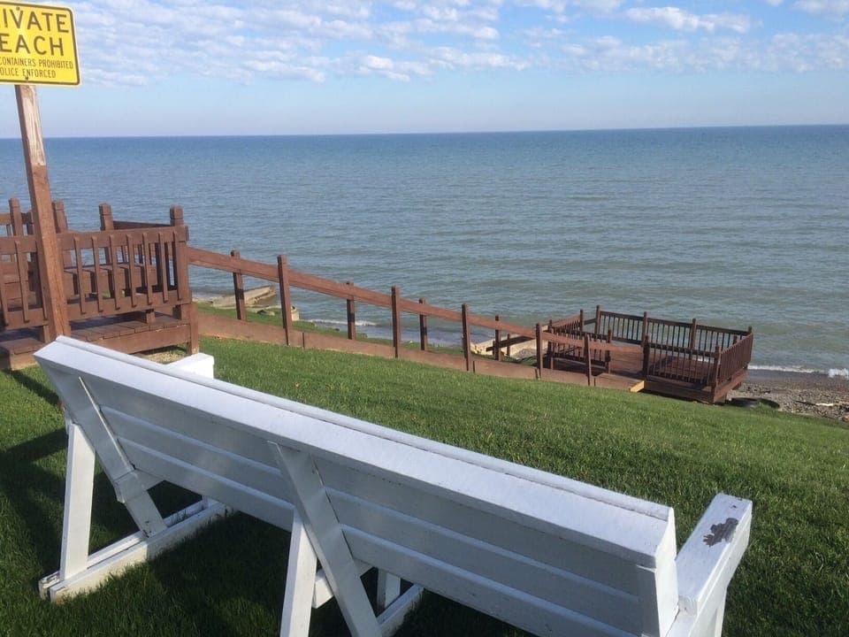 BEAUTIFUL LAKE VIEW. BEACH ACCESS