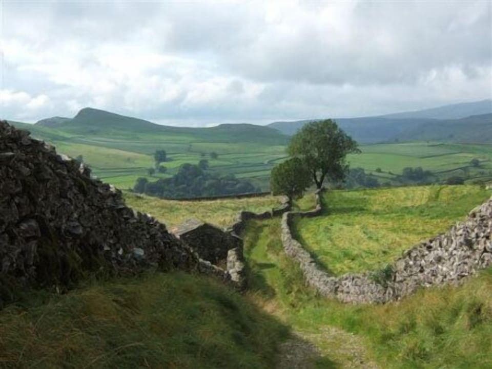 Track to Catrigg Force from Stainforth