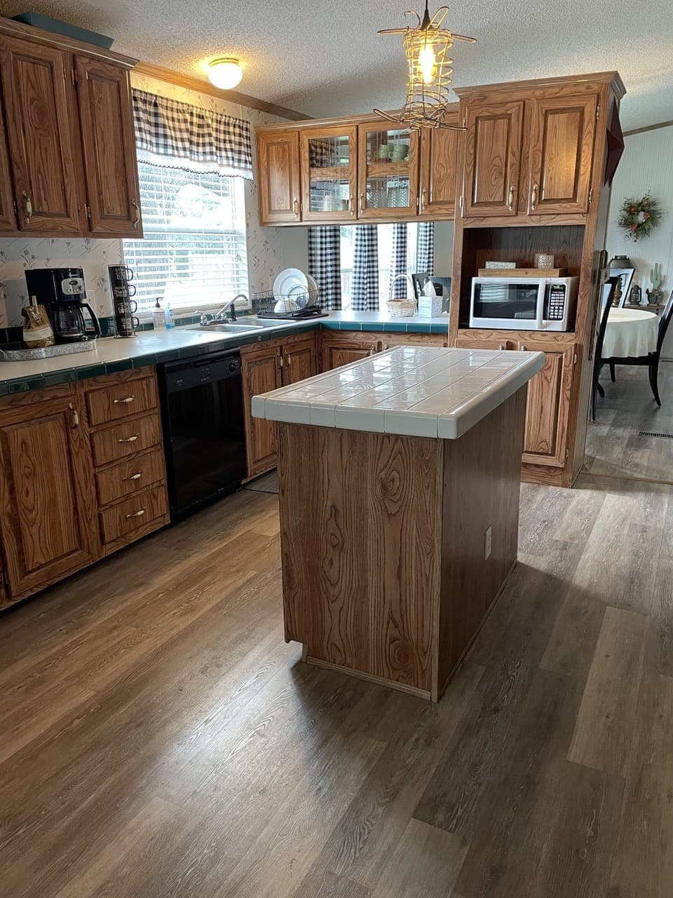 Beautiful, fully equipped, large kitchen.