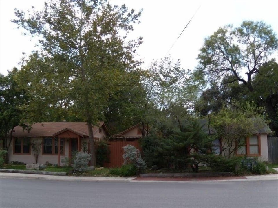 Street view of 'Bird's Nest Guest Cottages'