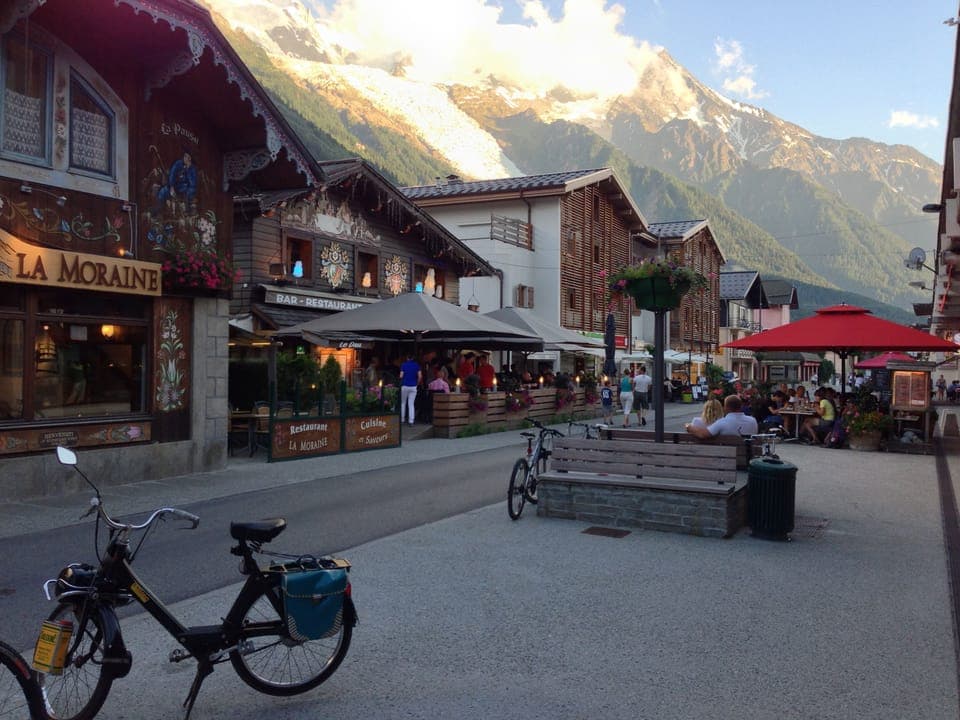 Shops, ski hire, and restaurants below the apartment