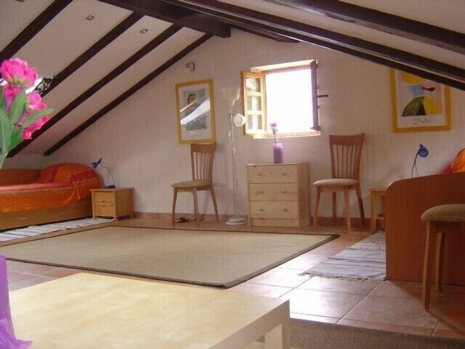 Top floor open plan room with 2-4 beds and big open room, light and airy+air con