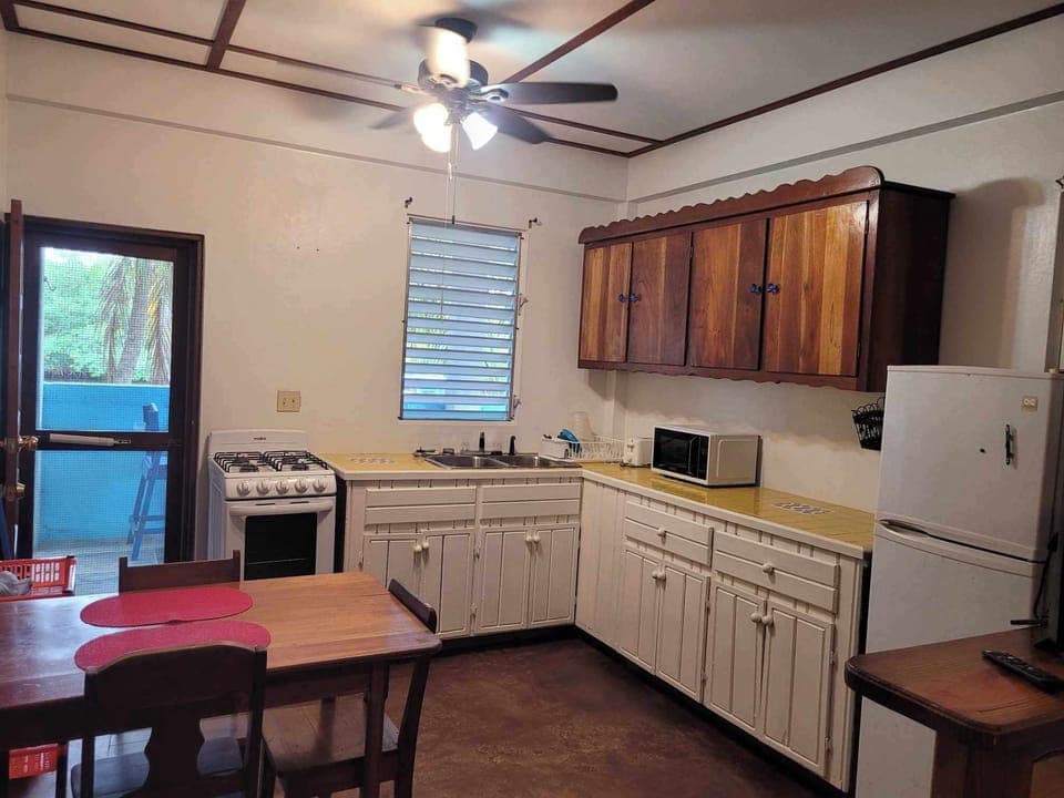 kitche/dining area
