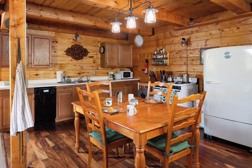 Full kitchen