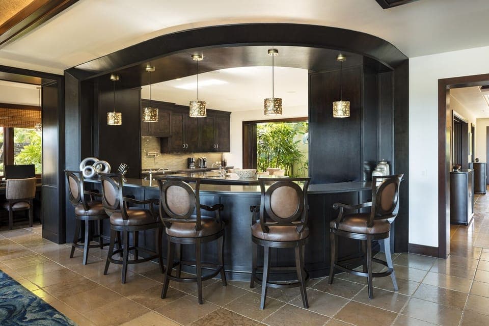 SPACIOUS CHEF'S KITCHEN WITH COUNTER SEATING