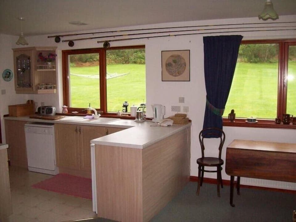 The kitchen and breakfast room