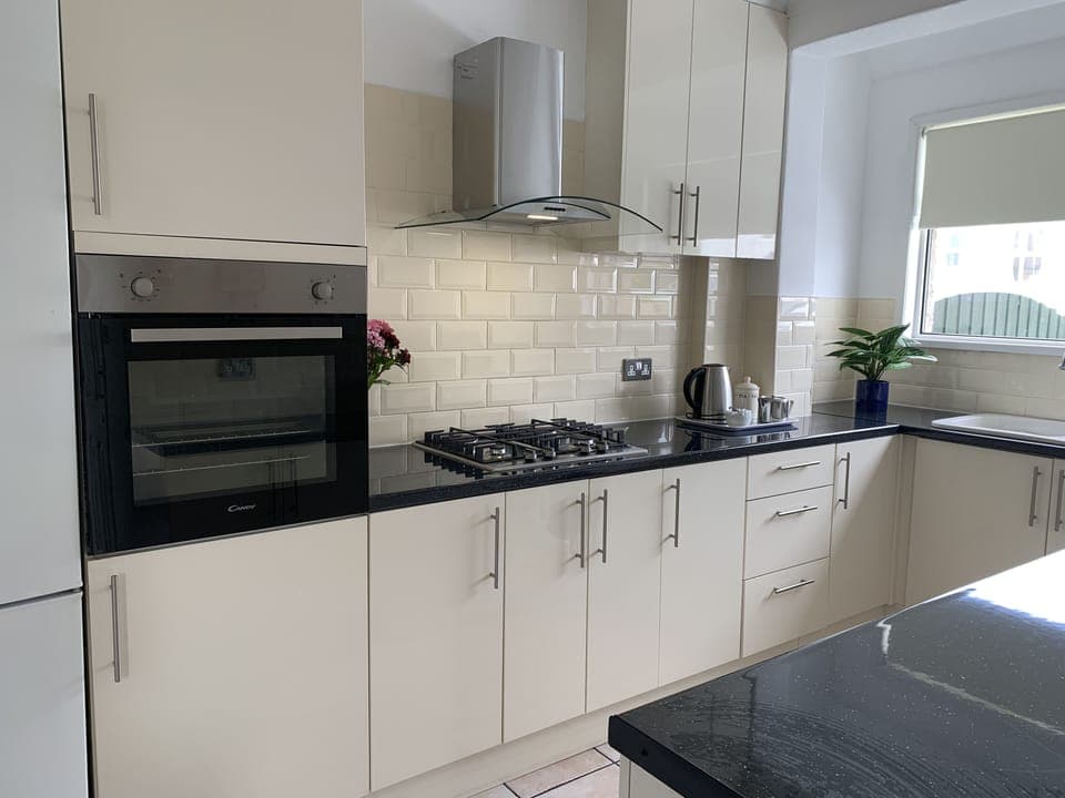 Fully fitted kitchen