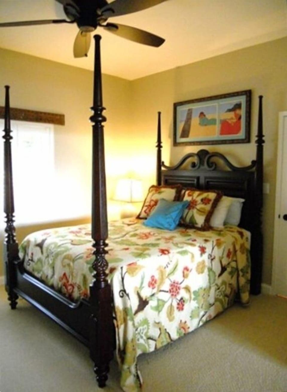 Guest Bedroom with a queen size four poster bed.