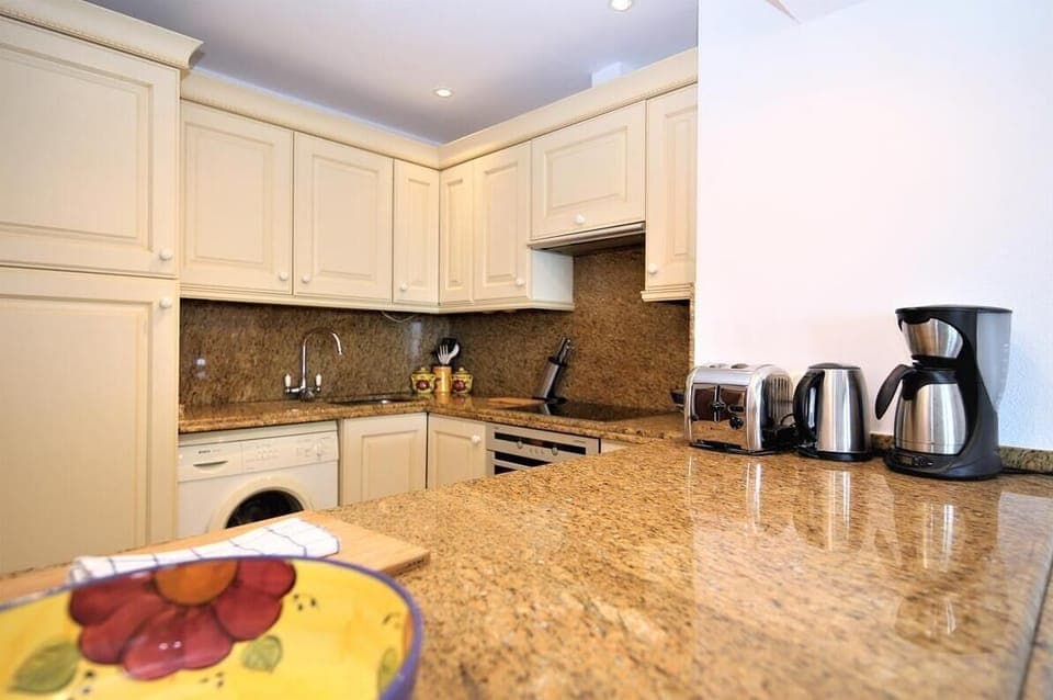 Fully fitted kitchen