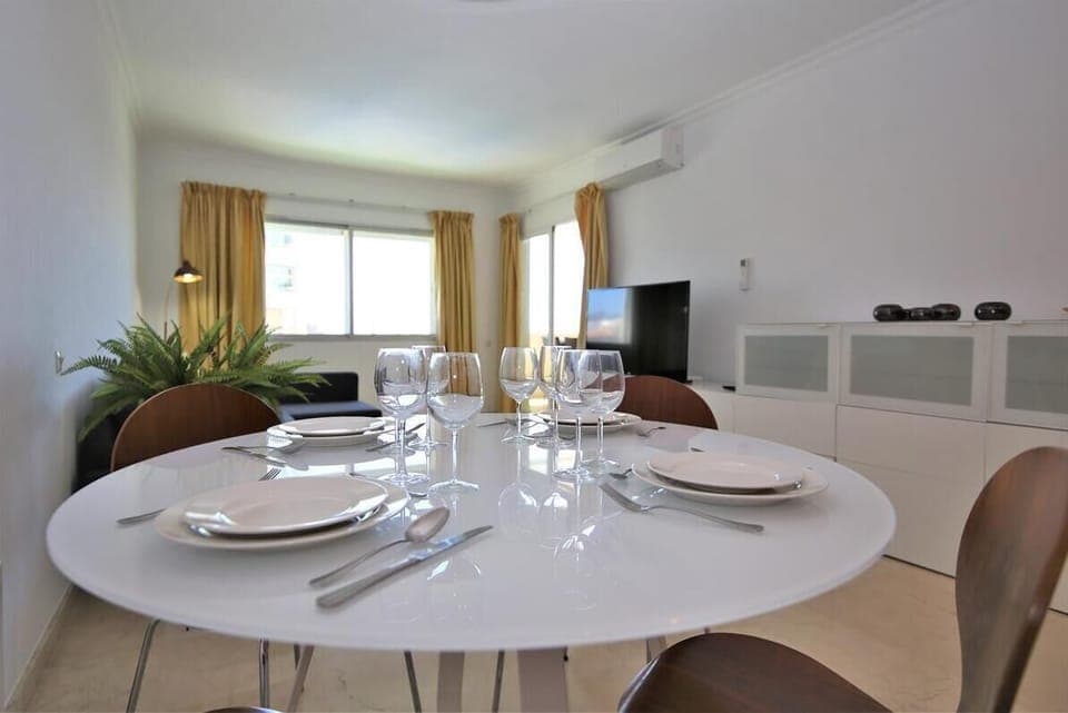 Dining area and lounge with air conditioning and access to the balcony