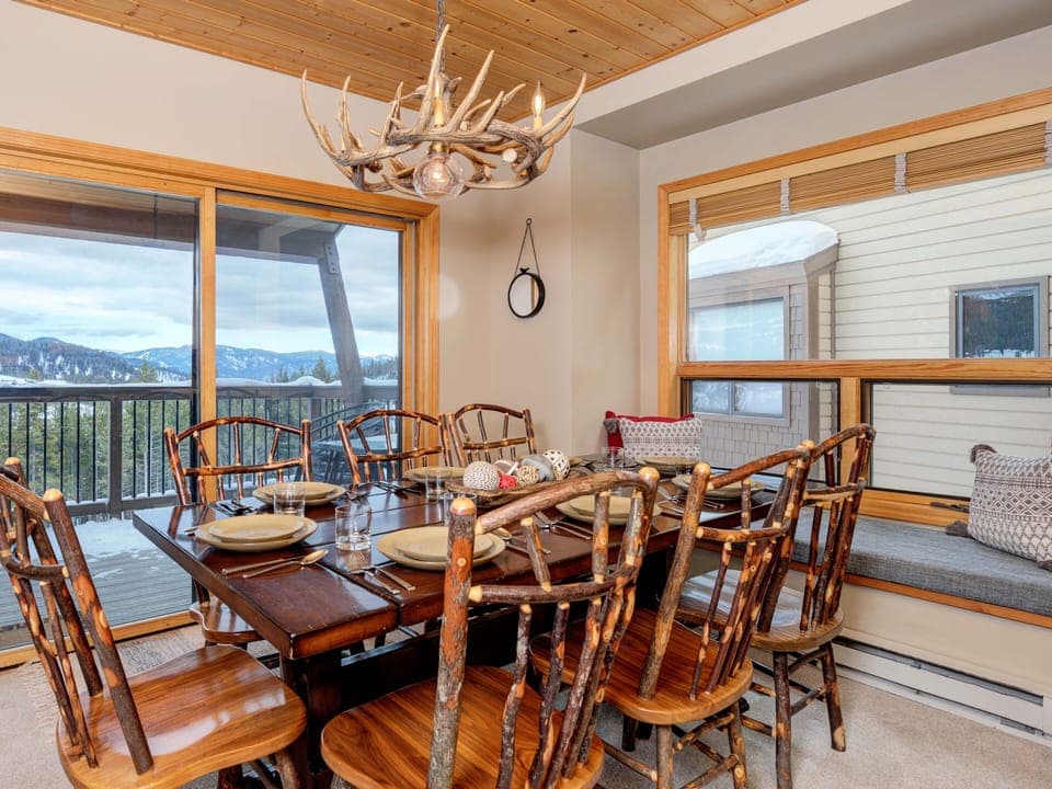 Beaverhead 1422. Dining Room, 1
