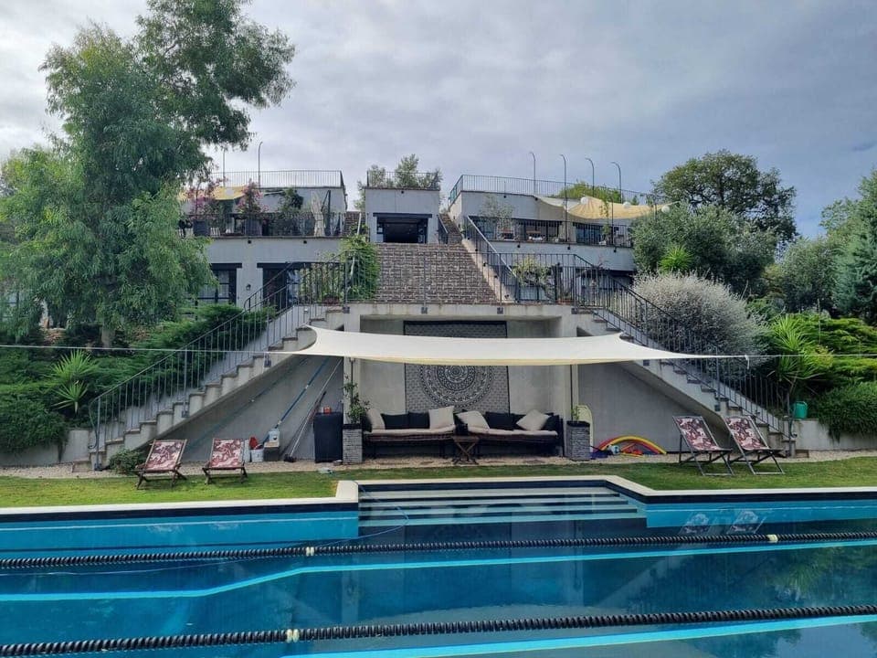 25 meter pool. 3 banor.