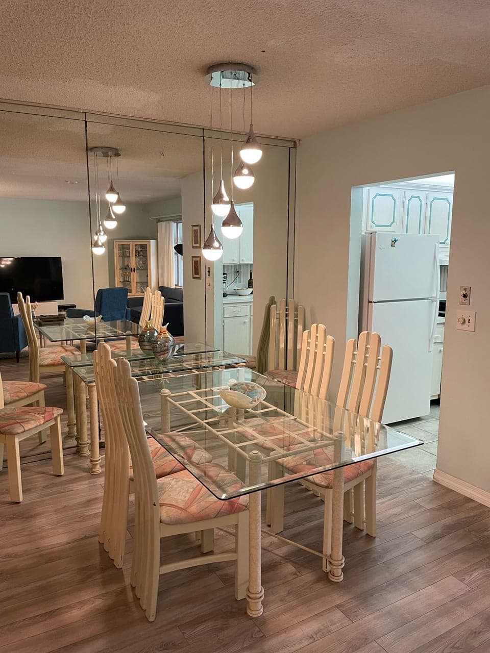 Dinning Area for Six.