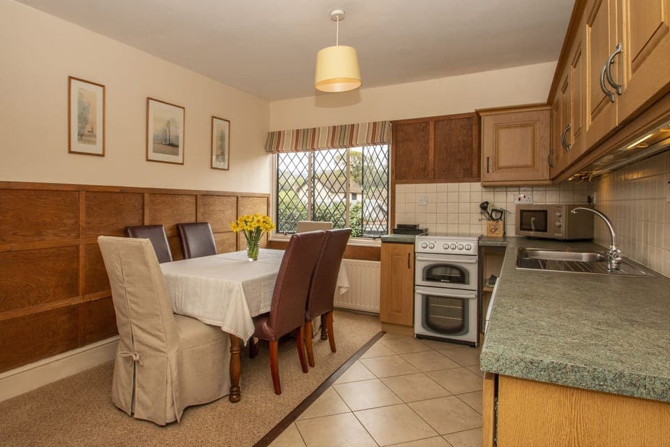 Bridge views Kitchen/Dinner