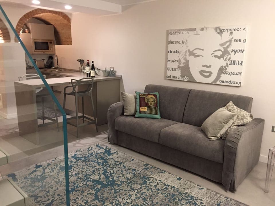 Downstairs Duplex - Living room - Lunch area