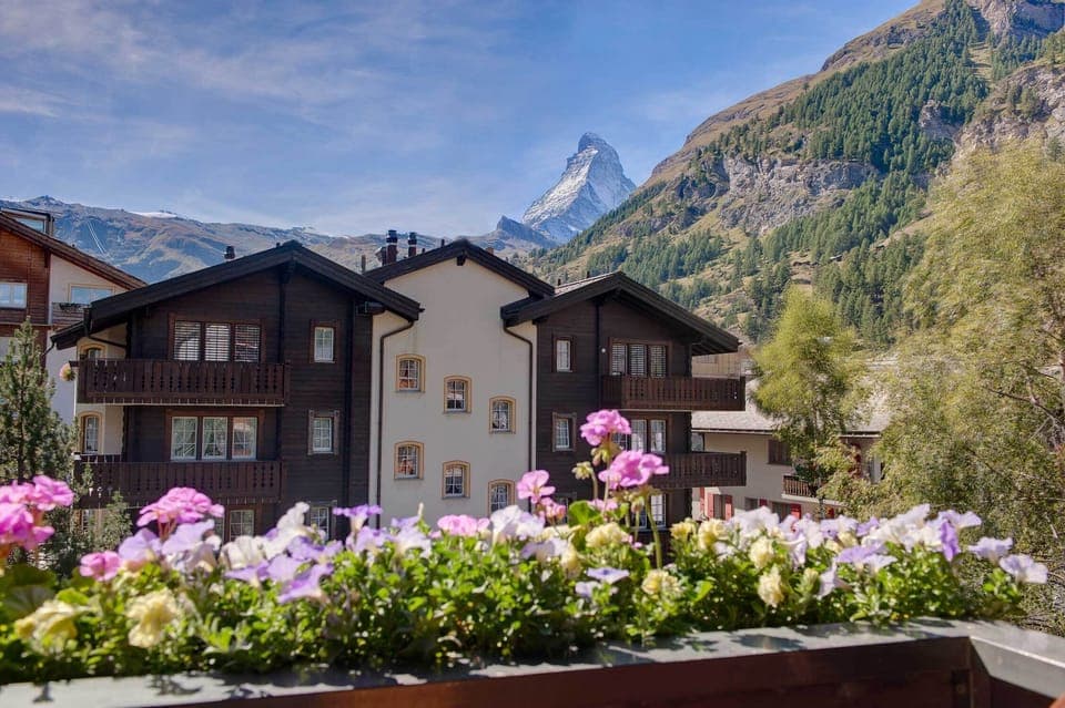 Stunning Matterhorn view from the spacious balcony,