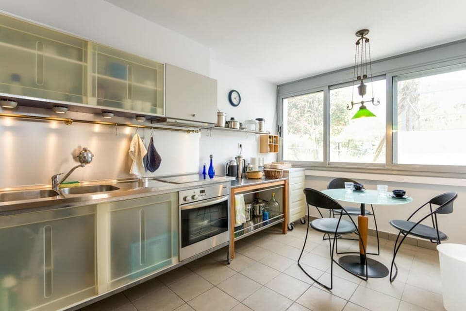 Modern,fully equipped kitchen 