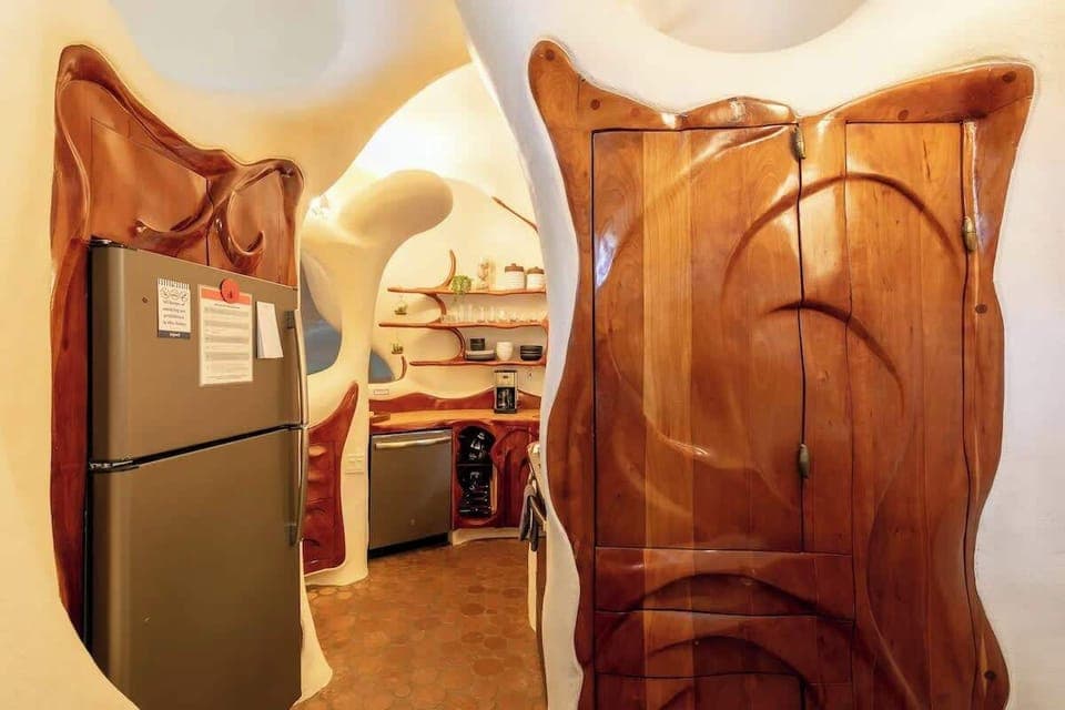 A stylish, fully equipped kitchen with everything you need to prepare the perfect meal.