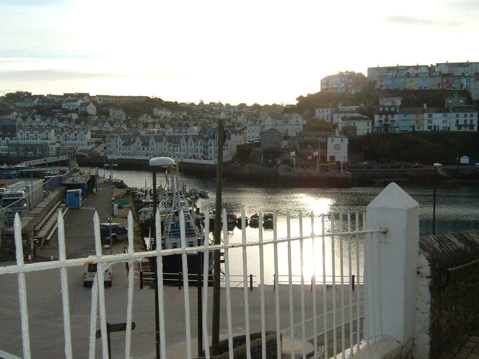 Looking out ol the front door.
