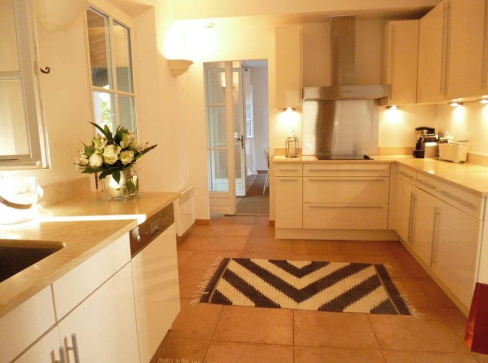 Full equipped kitchen