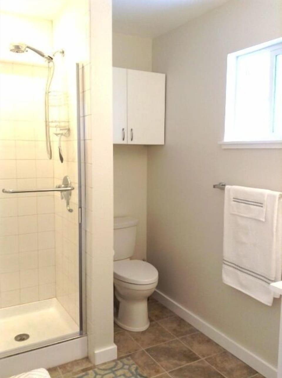 ....pristine bathroom.  Plush linens, luxurious soaps & lotions... 