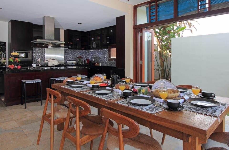 Private 7 bedroom villa retreat, Canggu