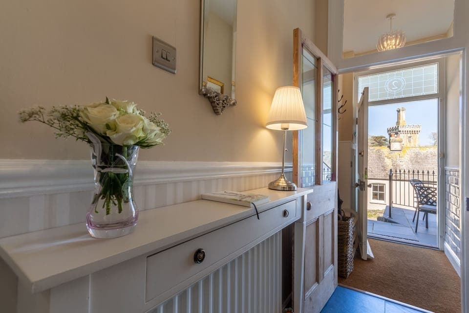 Ground floor: Entrance hallway into Place View