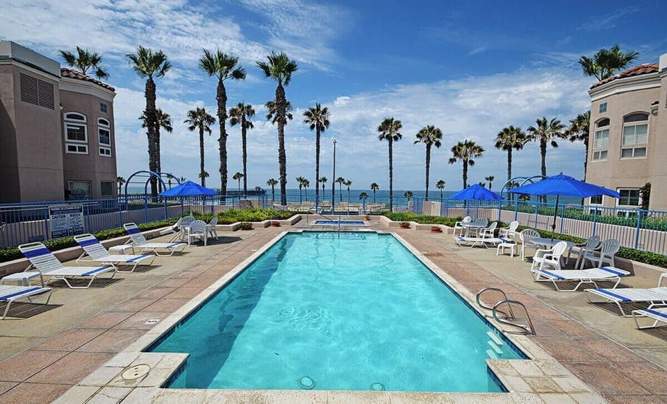 Pool & Jacuzzi